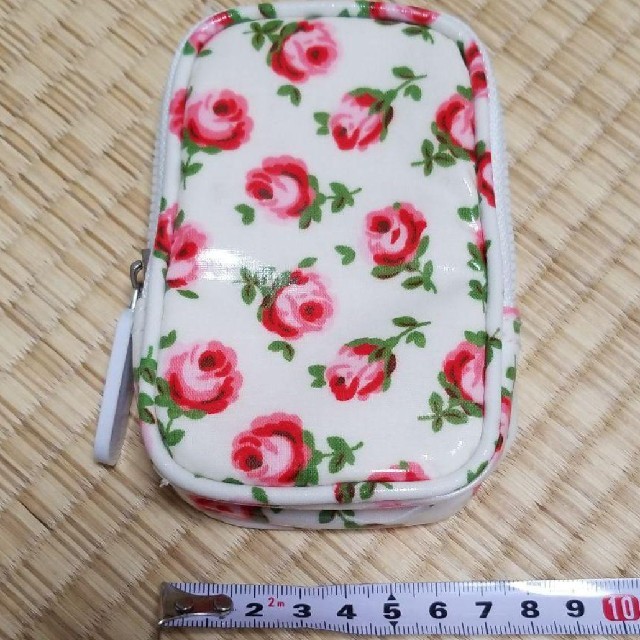 Cath Kidston(キャスキッドソン)のキャス・キッドソン　ミニポーチ レディースのファッション小物(ポーチ)の商品写真