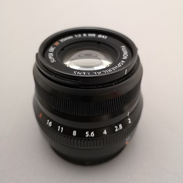 富士フイルム(フジフイルム)のFUJINON XF35mmF2 R WR

ブラック 極美品 スマホ/家電/カメラのカメラ(レンズ(単焦点))の商品写真