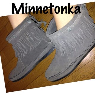 ミネトンカ(Minnetonka)のミネトンカ＊フリンジブーツ＊グレー＊(ブーツ)