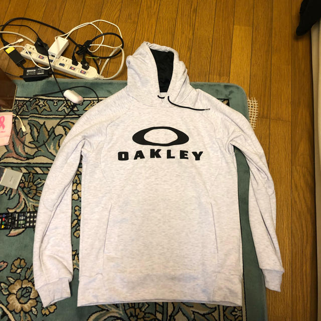 Oakley(オークリー)のOAKLEY パーカー 早い者勝ち メンズのトップス(パーカー)の商品写真