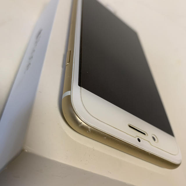 Apple(アップル)のiPhone 6 Gold 128 GB docomo ゴールド スマホ/家電/カメラのスマートフォン/携帯電話(スマートフォン本体)の商品写真