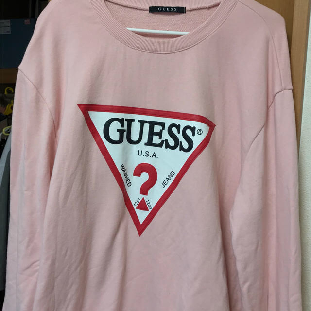 美品！GUESSトレーナー