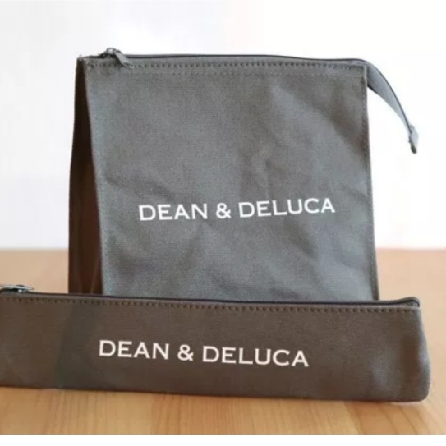 DEAN & DELUCA(ディーンアンドデルーカ)の未使用　DEAN&DELUCA　ランチバッグ&カトラリーポーチ2個セット

 インテリア/住まい/日用品のキッチン/食器(弁当用品)の商品写真