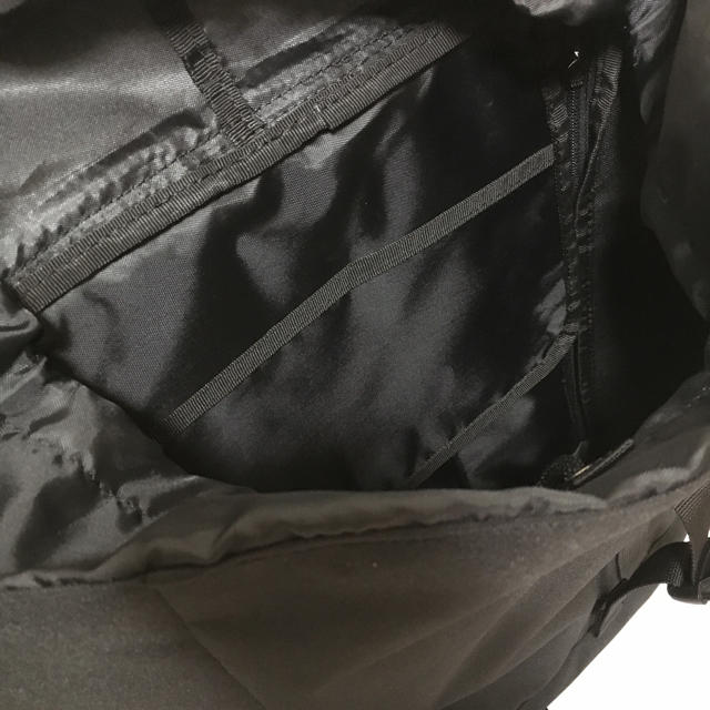 Champion(チャンピオン)の大人気‼️正規品 新品 リュック 黒 チャンピオン メンズ レディース メンズのバッグ(バッグパック/リュック)の商品写真