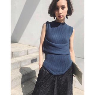 アメリヴィンテージ(Ameri VINTAGE)のMEDI SWAY RIB KNIT ノースリーブ ニット(カットソー(半袖/袖なし))