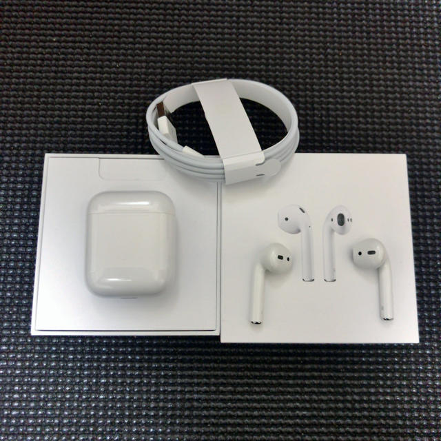 【通販 人気】  Apple 第二世代　MRXJ2J/A AirPods ヘッドフォン