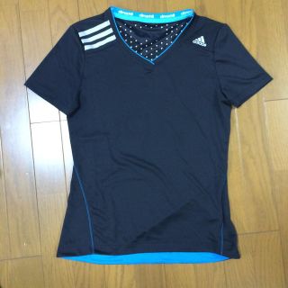 アディダス(adidas)のadidas Tシャツ(Tシャツ(半袖/袖なし))