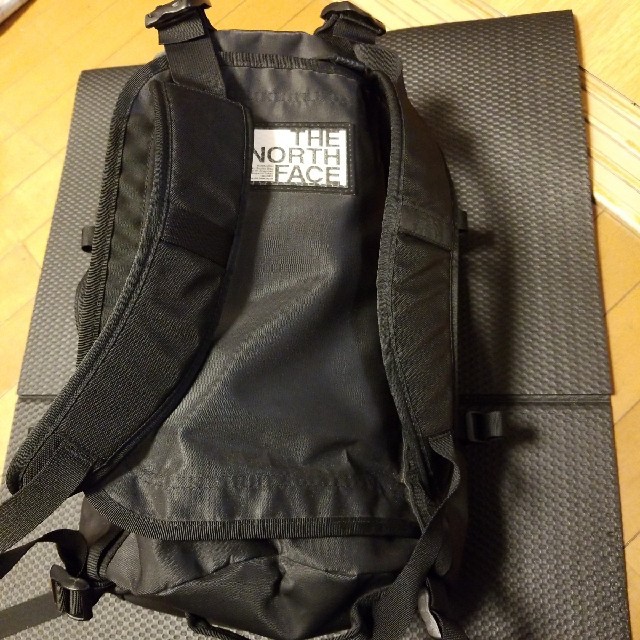 THE NORTH FACE(ザノースフェイス)のザ・ノース・フェイス BC ダッフル XSサイズ ブラック×24kゴールド 31 メンズのバッグ(バッグパック/リュック)の商品写真