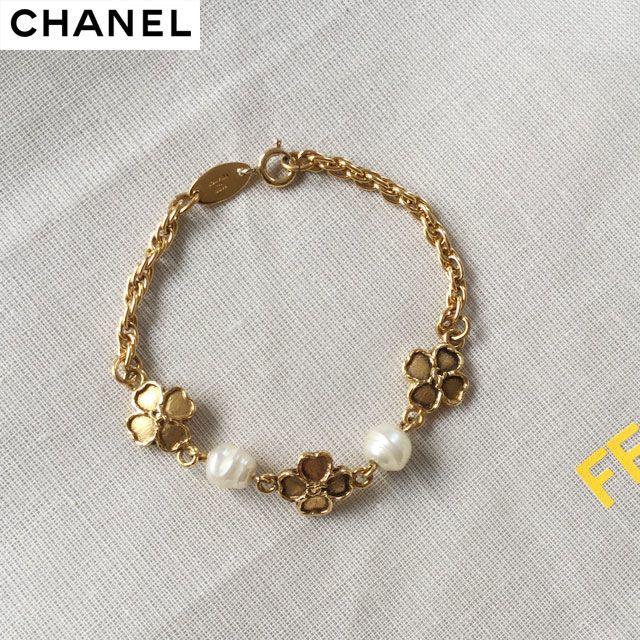 CHANEL(シャネル)の【専用】シャネルCHANEL♡パール四つ葉クローバー♡ブレスレット♪ヴィンテージ レディースのアクセサリー(ネックレス)の商品写真