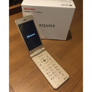 エヌティティドコモ(NTTdocomo)のSH-01J ゴールド 新品 SIMフリー(携帯電話本体)