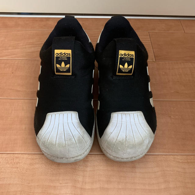 adidas(アディダス)のアディダス スーパースター キッズ/ベビー/マタニティのキッズ靴/シューズ(15cm~)(スニーカー)の商品写真