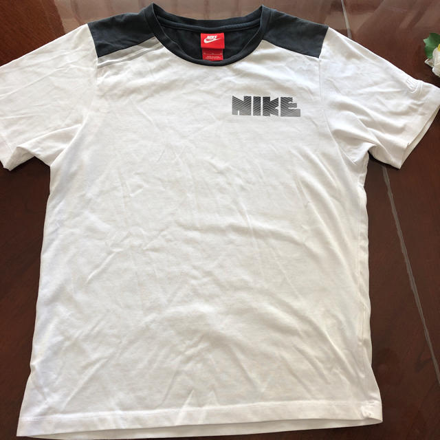 NIKE(ナイキ)のNIKE Ｔシャツ キッズ/ベビー/マタニティのキッズ服男の子用(90cm~)(Tシャツ/カットソー)の商品写真