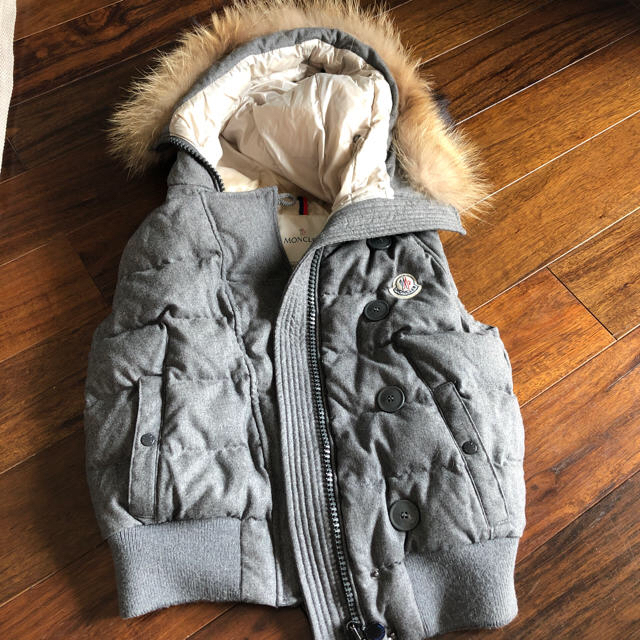 MONCLER(モンクレール)のモンクレーのベスト レディースのジャケット/アウター(ダウンベスト)の商品写真