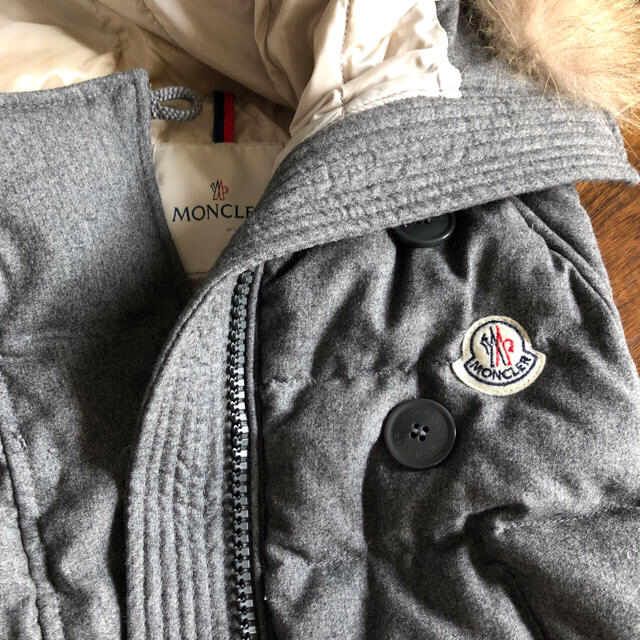 MONCLER(モンクレール)のモンクレーのベスト レディースのジャケット/アウター(ダウンベスト)の商品写真
