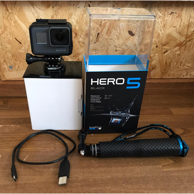 GoPro(ゴープロ)のGoPro hero5 black 自撮り棒 スマホ/家電/カメラのカメラ(ビデオカメラ)の商品写真