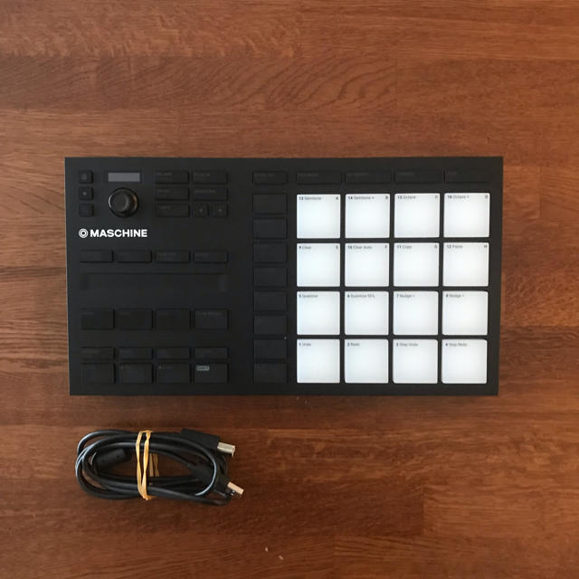 MASCHINE MIKRO MK3  楽器のDTM/DAW(MIDIコントローラー)の商品写真