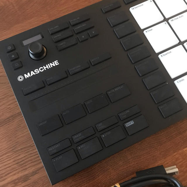 MASCHINE MIKRO MK3  楽器のDTM/DAW(MIDIコントローラー)の商品写真