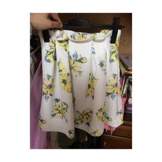 マーキュリーデュオ(MERCURYDUO)の花柄スカート(ミニスカート)