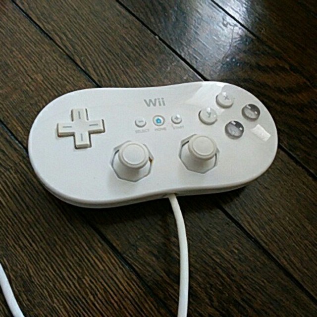 Wii(ウィー)のWii クラシックコントローラー エンタメ/ホビーのゲームソフト/ゲーム機本体(家庭用ゲーム機本体)の商品写真