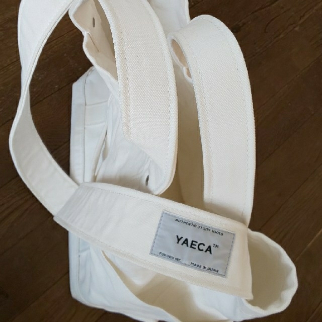 YAECA(ヤエカ)のヤエカ ツールバック ホワイト (M) レディースのバッグ(トートバッグ)の商品写真