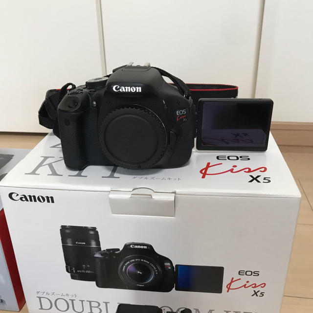 Canon(キヤノン)のCanon EOS kiss X5 ダブルズーム キット スマホ/家電/カメラのカメラ(デジタル一眼)の商品写真