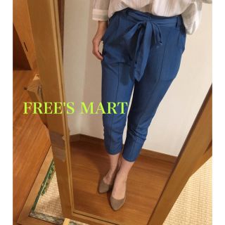 フリーズマート(FREE'S MART)のFREE'S MART✨テーパードパンツ(カジュアルパンツ)