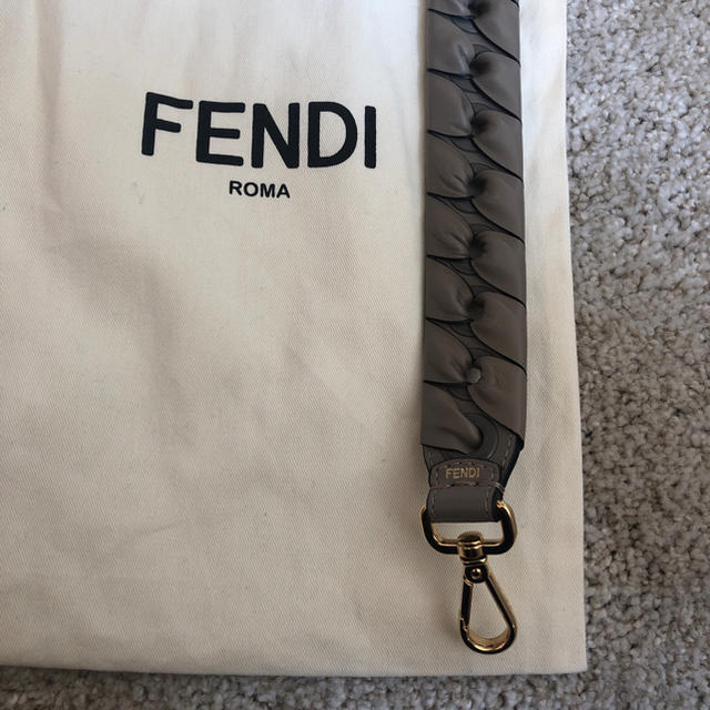 FENDI(フェンディ)のFENDI ストラップユー レディースのバッグ(その他)の商品写真