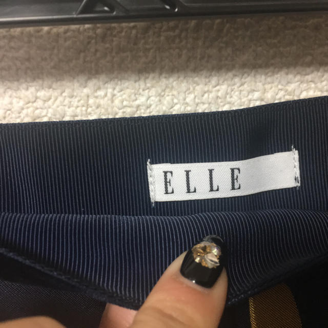 美品新品 ELLE とても美しいフレアスカート 38