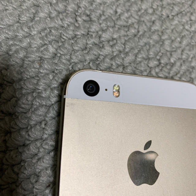 Apple(アップル)のiPhone 5s Gold 32 GB Softbank スマホ/家電/カメラのスマートフォン/携帯電話(スマートフォン本体)の商品写真