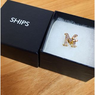 シップス(SHIPS)のSHIPS＊片耳用 イニシャルピアス  M(ピアス)