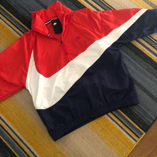ナイキ(NIKE)のnike big swoosh アノラック(ナイロンジャケット)