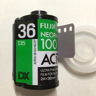 フジフイルム(富士フイルム)の【１個のみ】白黒フィルム NEOPAN 100 ACROS (フィルムカメラ)