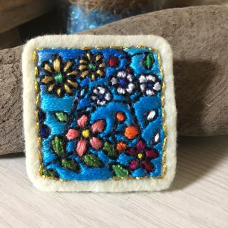 刺繍ブローチ 花々(コサージュ/ブローチ)