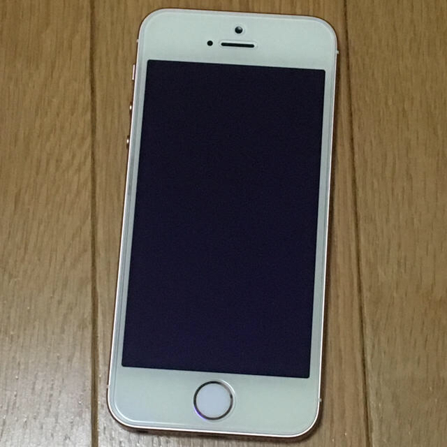 Apple(アップル)のiPhoneSE SIMフリー スマホ/家電/カメラのスマートフォン/携帯電話(スマートフォン本体)の商品写真