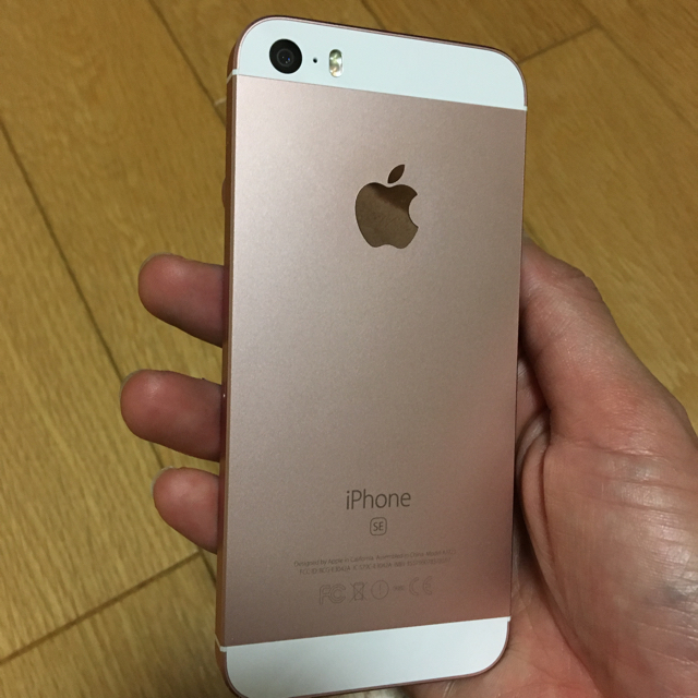 Apple(アップル)のiPhoneSE SIMフリー スマホ/家電/カメラのスマートフォン/携帯電話(スマートフォン本体)の商品写真