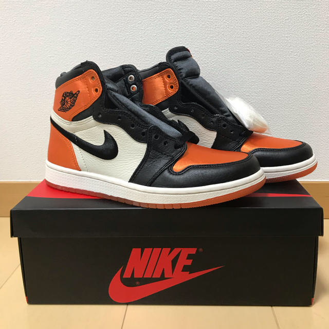 NIKE(ナイキ)の値下げしました！ JORDAN 1 SATIN  24.0cm レディースの靴/シューズ(スニーカー)の商品写真