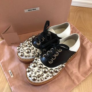 ミュウミュウ(miumiu)の超美品❤️ miumiu スタッズシューズ 35(スニーカー)