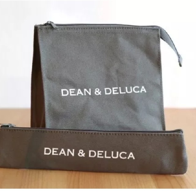 DEAN & DELUCA(ディーンアンドデルーカ)の未使用　DEAN&DELUCA　ランチバッグ&カトラリーポーチ2個セット インテリア/住まい/日用品のキッチン/食器(弁当用品)の商品写真