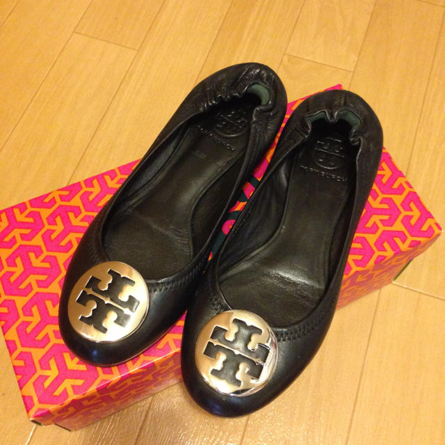 Tory Burch(トリーバーチ)のフラットシューズ♡シルバー レディースの靴/シューズ(ハイヒール/パンプス)の商品写真