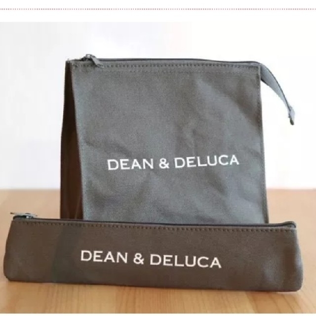 DEAN & DELUCA(ディーンアンドデルーカ)のsn😀★様専用 DEAN&DELUCAランチバッグ&カトラリーポーチ2個セット インテリア/住まい/日用品のキッチン/食器(弁当用品)の商品写真