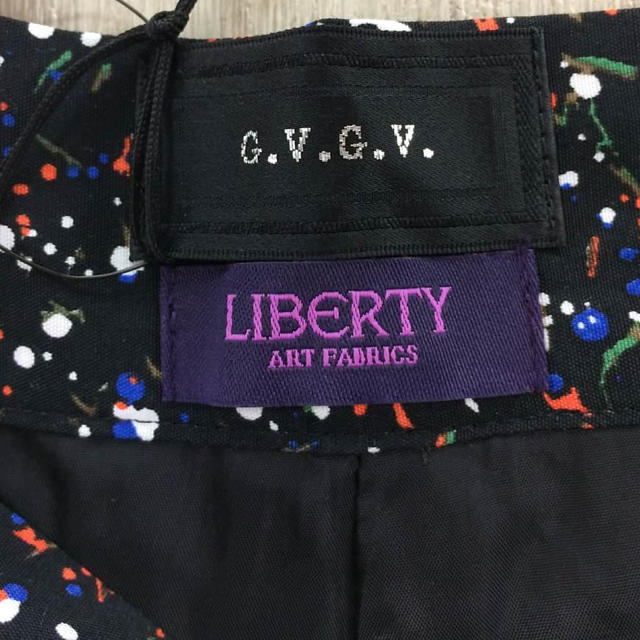 G.V.G.V.(ジーヴィジーヴィ)の最終　G.V.G.V.×LIBERTY パンツ レディースのパンツ(カジュアルパンツ)の商品写真