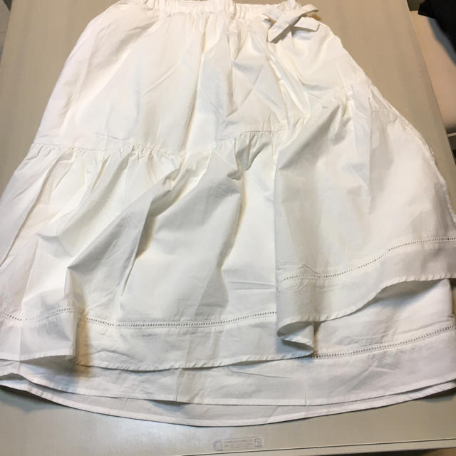 merlot(メルロー)の白ギャザーいっぱいスカート レディースのスカート(ロングスカート)の商品写真