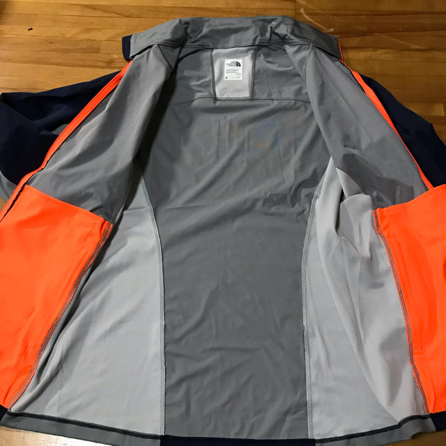 THE NORTH FACE(ザノースフェイス)のノースフェイスU Sネイビーアイソレイトジャケット メンズのトップス(パーカー)の商品写真