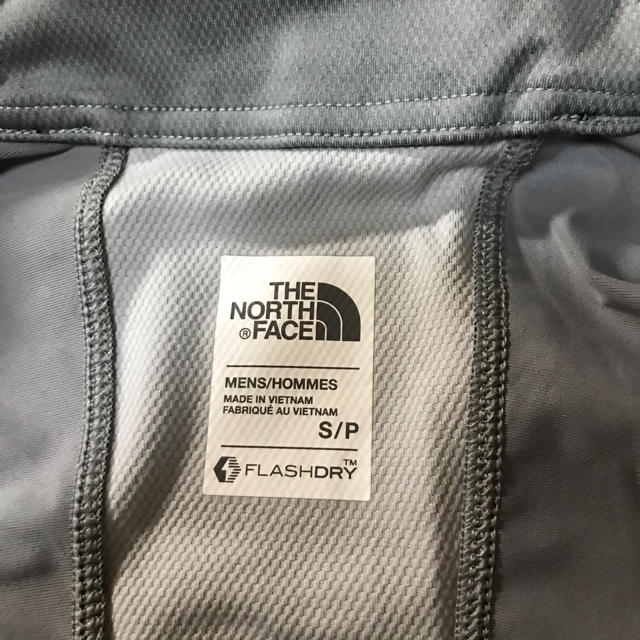 THE NORTH FACE(ザノースフェイス)のノースフェイスU Sネイビーアイソレイトジャケット メンズのトップス(パーカー)の商品写真