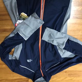 ザノースフェイス(THE NORTH FACE)のノースフェイスU Sネイビーアイソレイトジャケット(パーカー)