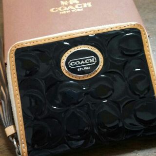 コーチ(COACH)の極美品　コーチ COACH パテントレザー 短財布 黒(財布)