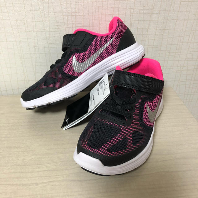 NIKE(ナイキ)の新品 ナイキ NIKE レボリューション3 PSV 17cm キッズ/ベビー/マタニティのキッズ靴/シューズ(15cm~)(スニーカー)の商品写真