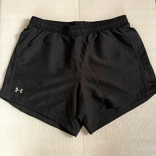 UNDER ARMOUR(アンダーアーマー)のアンダーアーマー☆ショートパンツ スポーツ/アウトドアのトレーニング/エクササイズ(トレーニング用品)の商品写真