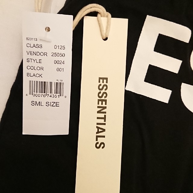 FEAR OF GOD(フィアオブゴッド)の【S】ESSENTIALS ブラック 黒 Tシャツ メンズのトップス(Tシャツ/カットソー(半袖/袖なし))の商品写真