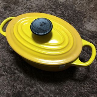 ルクルーゼ(LE CREUSET)の値下げ！ル・クルーゼ ココットオーバル 17cm ディジョンイエロー 超美品(鍋/フライパン)